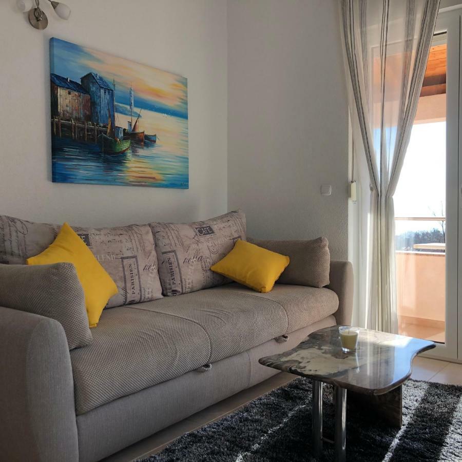 Ucka Apartment *